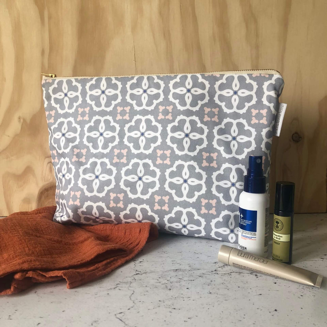 Ines Toiletry Bag